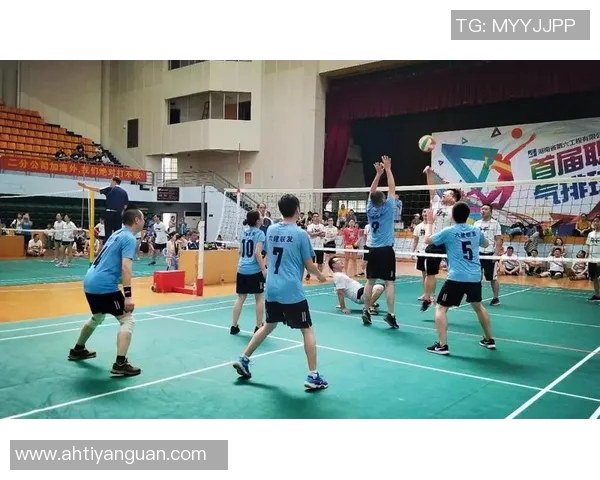 重庆足球队亚运会逆袭之旅展现拼搏精神与团结力量